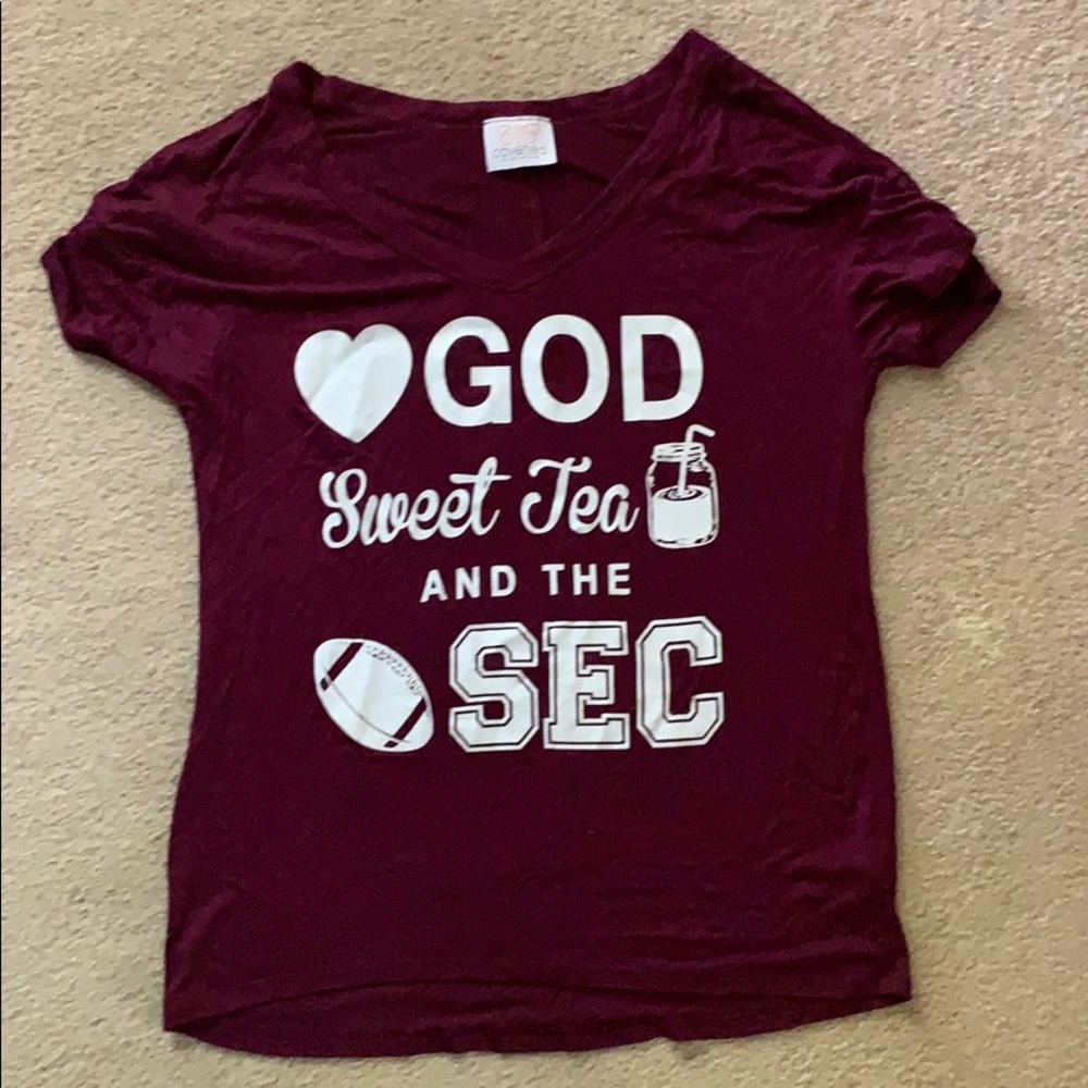 Maroon v neck t shirt